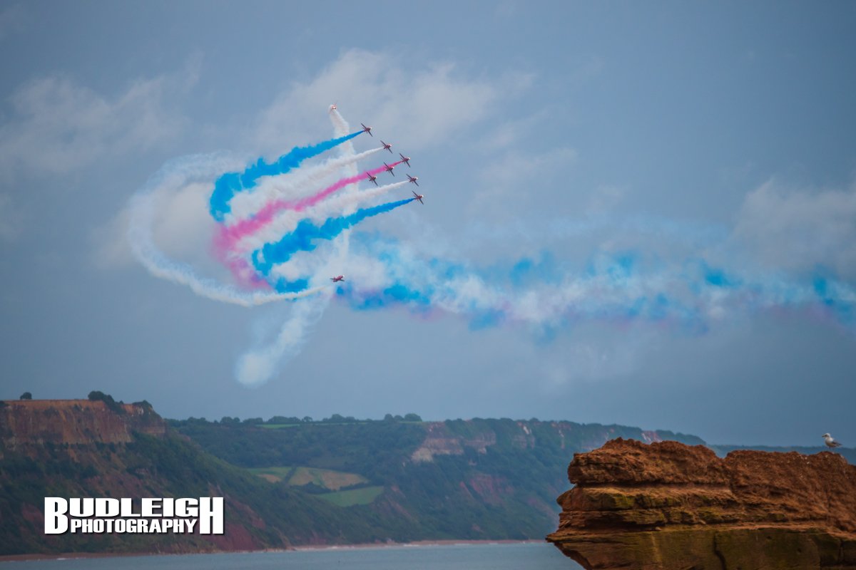 LadramBay's tweet photo. #Ladrambay was the perfect place to be last Friday if you were hoping to spot the Red Arrows. Here's just one of the fantastic shots @budleigh_photo managed to capture during the display. Feel free to share your photos with us. @eastdevonhour @exmouthhour @visitsouthdevon @BHHPA https://t.co/voTeoa817x