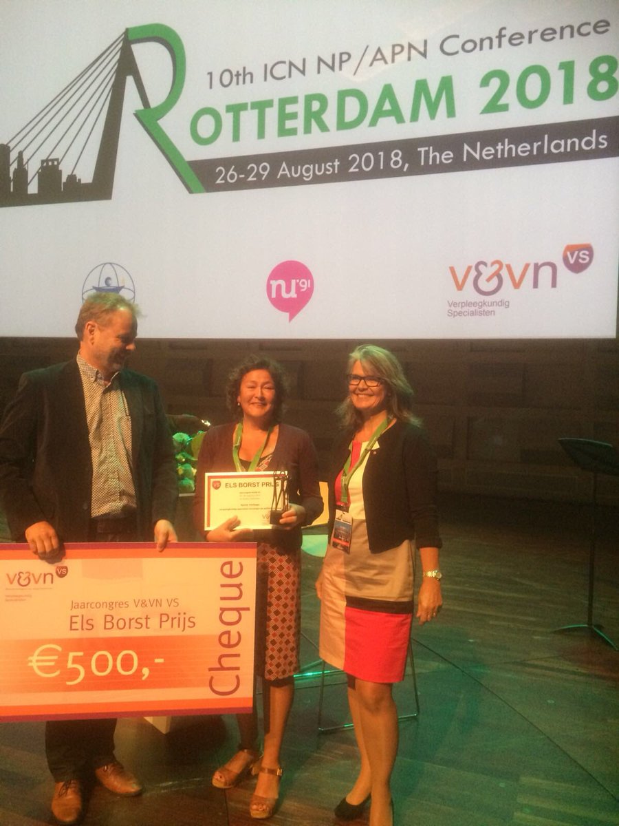 Sylvia Verhage ontvangt Els Borst prijs 2018, voor haar leiderschap, voortrekkersrol in de ontwikkeling van de verplk specialisten rol in de Oncologie, gefeliciteerd!!! Zeer terecht🎉<a href="/VenVN/">V&VN</a> <a href="/venvnvs/">V&VN VS</a> <a href="/hetAVL/">Antoni van Leeuwenhoek</a> <a href="/vpkleiderschap/">Verpleegkundigleider</a> @JBZDenBosch