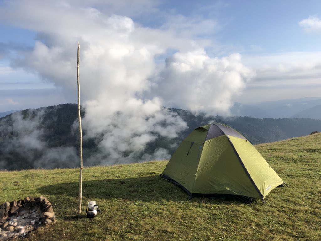 Irfanoguzz's tweet photo. Gito yaylasından :) 🙏⛰⛺️ #karadeniz #rize #gitoyaylası #outdoorman #campturkey #kampyeri #kampciyiz #terrking #hiking #doğa #dağ #dağcı #doğadakiinsan #doğadakal #doğadaizbırakıyoruz #gezginlerle #doğadakiyaşam #penceremdensizlere #yeterkigez #dagcilikvekamp #kampvedogahayati https://t.co/LA3z4eiEN0