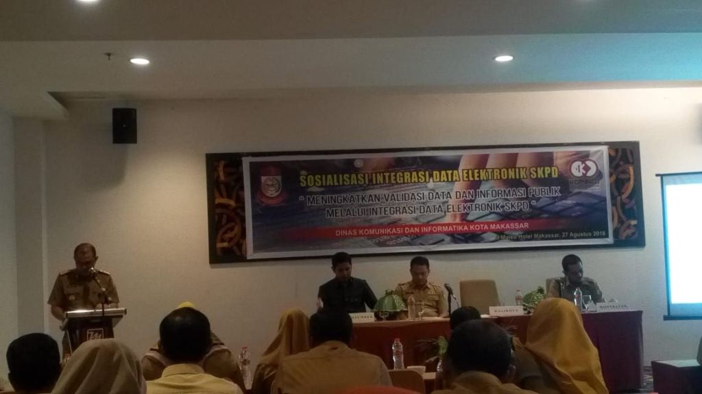 SulselMengabari's tweet photo. Kadiskominfo Buka Kegiatan Sosialisasi Integrasi Data Elektronik SKPD https://t.co/R1KOiAF2eK https://t.co/7gDmv9lIUM