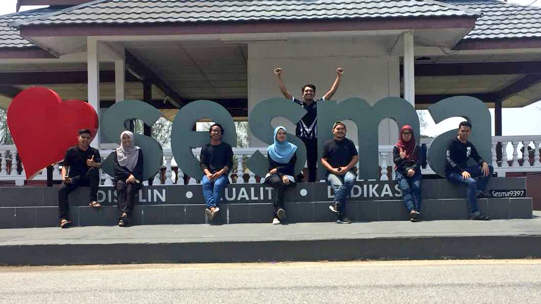 mirulzaei's tweet photo. Back to alma mater #RoarersAlwaysRoar #batch38 #ProdukSESMA https://t.co/6QiZdRvkhY