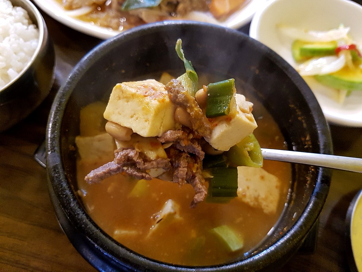 #대구맛집 남대구 감천네거리 부근 #소나무집 달짝지근 국내산 돼지불고기와 구수한 소고기된장찌개까지 나오는 돼지불고기 정식(7.000원)은 일부러 찾으셔도 손색이 없는 맛입니다.. 모자지간에 운영하는 소담한 가게랍니다.. sizzle.co.kr/221347107088 <<< 후기보러가기 #대구맛집투어 #대구 #맛집