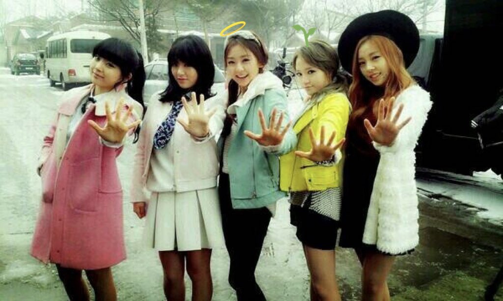 reikibum's tweet photo. happy #2000DaysWithLadiesCode !
i might not have been with you for all of those days but iβm so grateful for the journey weβve had together and i look forward to seeing where we go next!
thank you always for your hard work, i will always be here supporting you!
πππππ https://t.co/6aOW1ky3jg