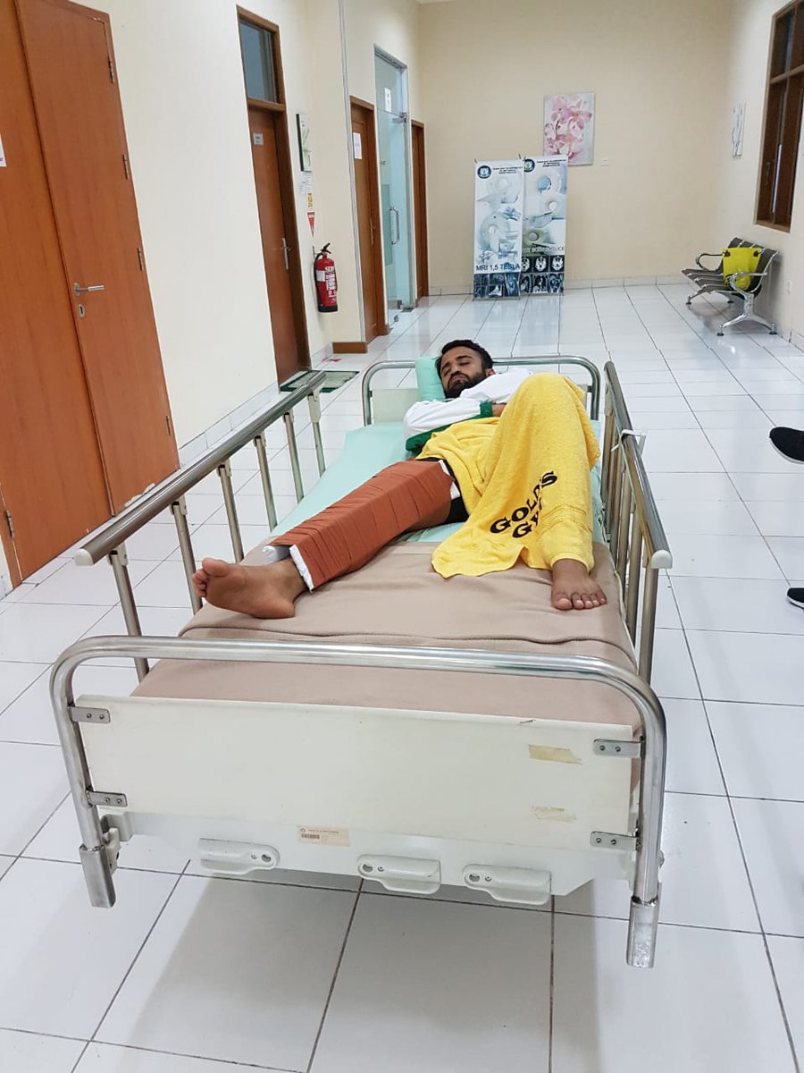News99P's tweet photo. Pakistani Karate Player Saadi Abbas lost match from Jordan's player, won bronze medal 🥉 and got injured 🤕 in Asian Games.
#Pakistan #Karate #Player #SaadiAbbas #ThirdPosition #BronzeMedal #Injured #LostMatch #JordanWon #AsianGames #AsianGames2018 https://t.co/GCE2e1IasW
