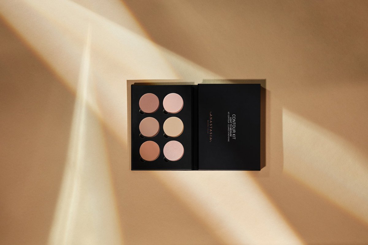 ABHcosmetics's tweet photo. Can’t beat the original🏆

#ABHContour #AnastasiaBeverlyHills https://t.co/rUBL0suRjf