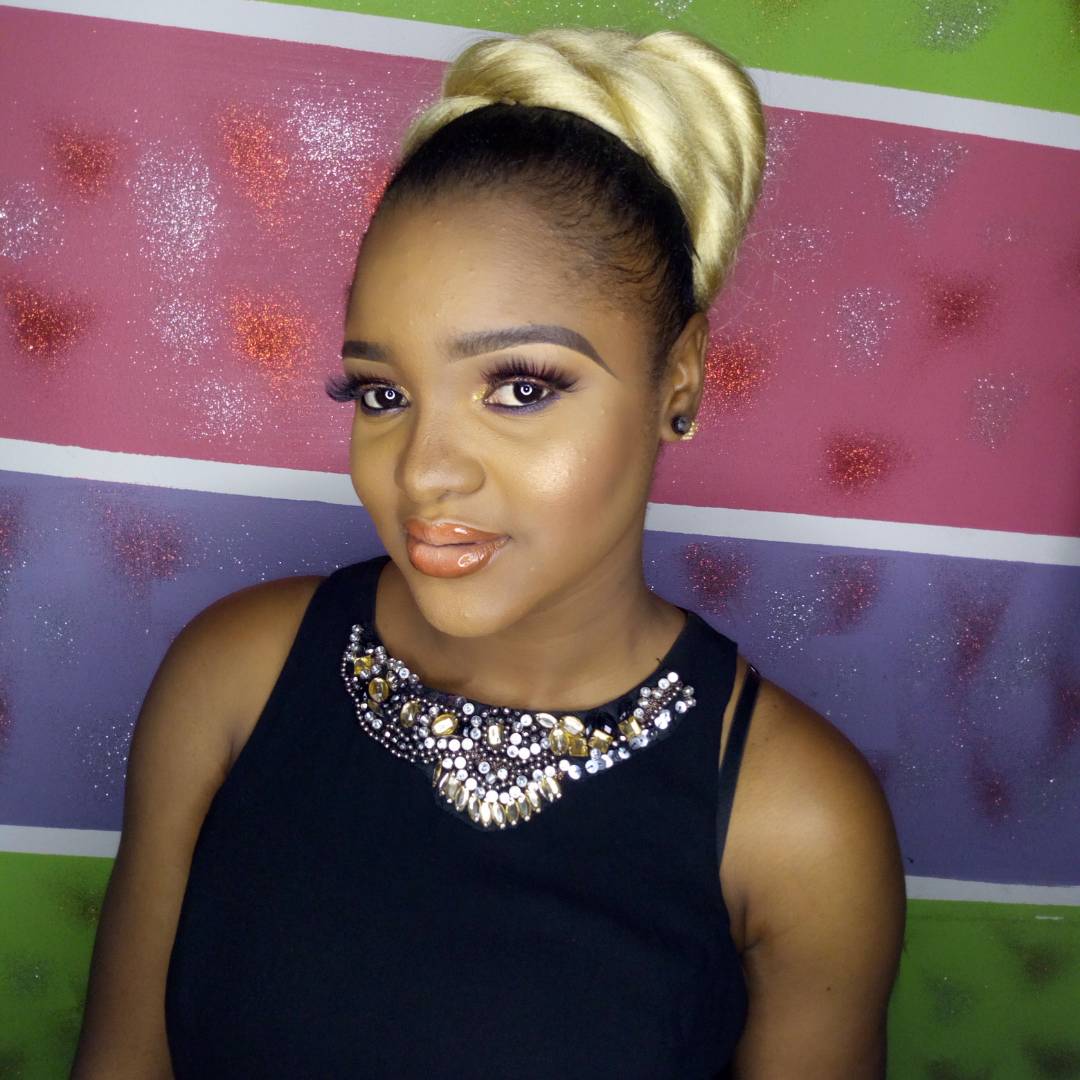 realtemitope's tweet photo. Makeup by #teeteesplace https://t.co/PiIBna9Kwp