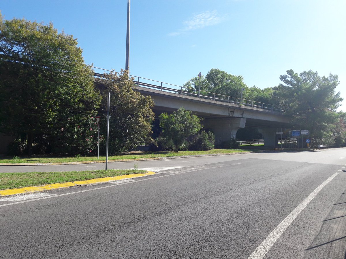 ECiuk's tweet photo. Il sindaco di #Gorizia #Ziberna ha annunciato la partenza dei lavori nei prossimi giorni di messa in sicurezza del #viadotto ragazzi del 99 che sarà abbattuto e sostituito da una rotatoria tra un paio d'anni. Per ora c'è lo studio di fattibilità. @TgrRaiFVG @Comune_Gorizia https://t.co/CgVxwqxTVA