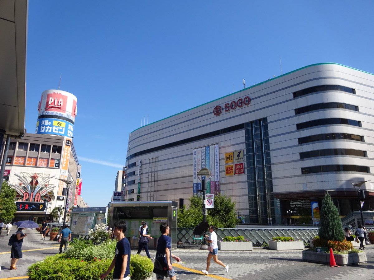 比企之瀨 Ar Twitter そごう川口店 バブルの残り香強い平成3年開店 店舗面積平米 年商176億円 平成23年 正面玄関は そごうらしく豪華 大時計も健在 上層階には書店やユニクロ等が入居 屋上にはデパート神社 60万都市唯一の百貨店 大宮そごうは好調だが