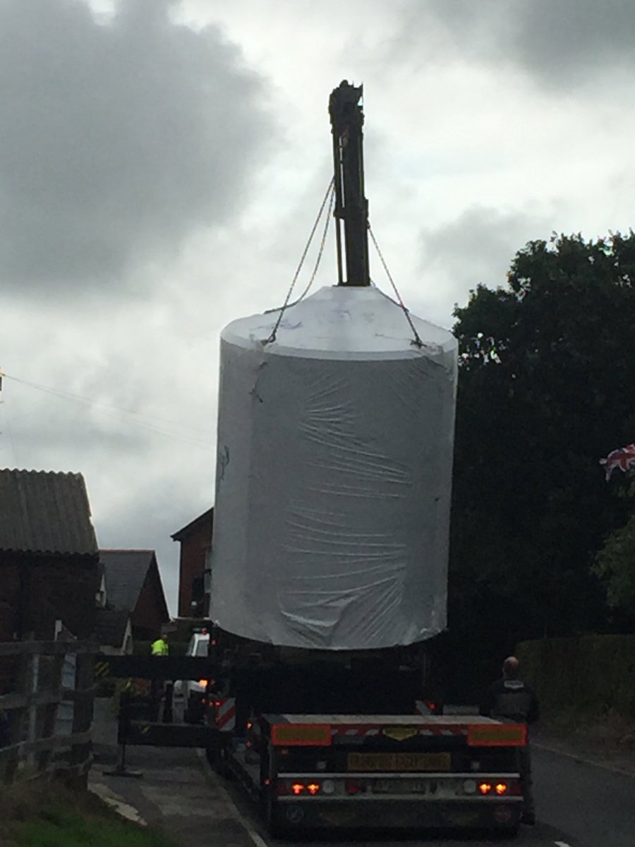 RigbyFrank's tweet photo. 20.000ltr milk tank delivered and in position #farming #bulktank #packo https://t.co/Yi0i1VOhpE