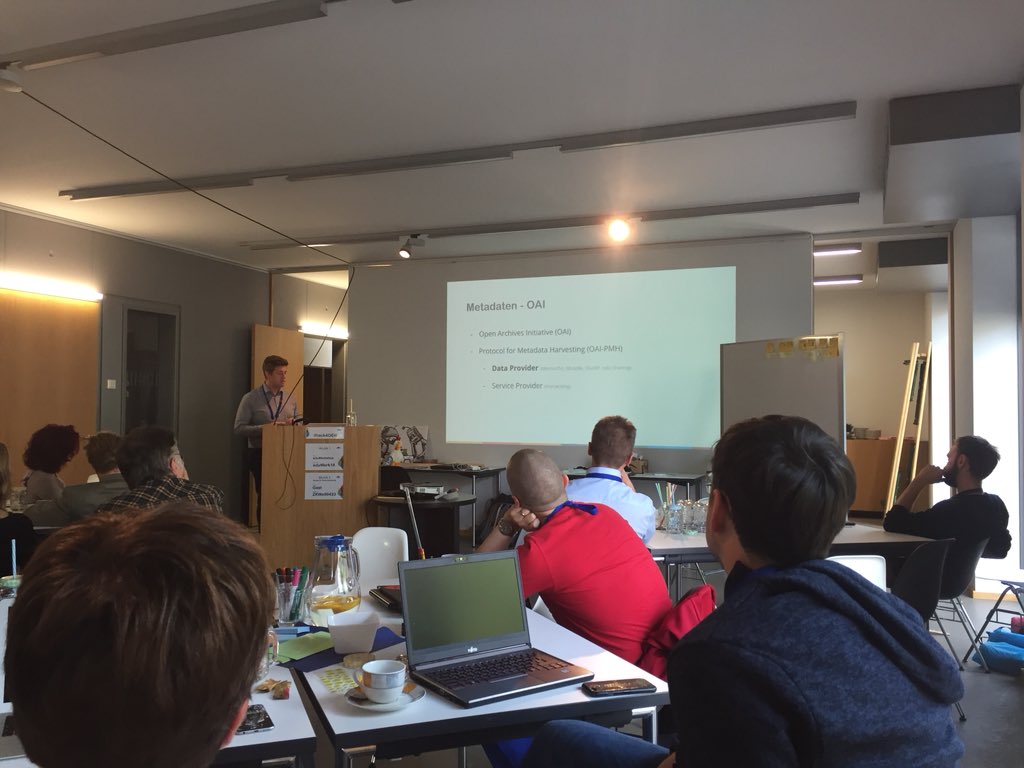 OER_JOINTLY's tweet photo. Steffen und @Jumper701 zeigen bisherige Arbeiten zu #OER Metadaten, Schnittstellen und dem OER Statistikservice #hack4OER #opensource #OAI #LRMI #LOM https://t.co/r0Ma8FwAky