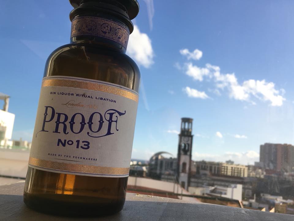 ¿Conoces Proof 13?

El primer gin liquor destilado del mundo con frutos rojos, sin azúcar ni aditivos y elaborado de forma natural con 11 botánicos entre los que destacan las bayas de enebro, las moras y las frambuesas. 
¿Te animas a probarlo? 😋

#elgustoporelvino