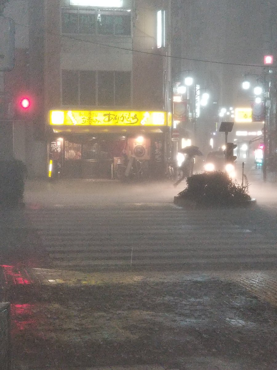 RyoChie_'s tweet photo. ゲリラ豪雨‼️
足止めくらった😭 https://t.co/sSiGqHFfyq