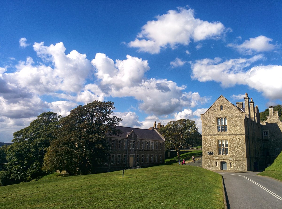 LarisaFoto's tweet photo. Dover Castle, September 2015. #photography #instaphotography #instaphoto #holiday #vakantie #instacation #England #Kent #culture #cultuur #architectuur #architecture #history #geschiedenis #kasteel #castle #skyporn #blueskies #500pxrtg https://t.co/SXmEOOuUuG