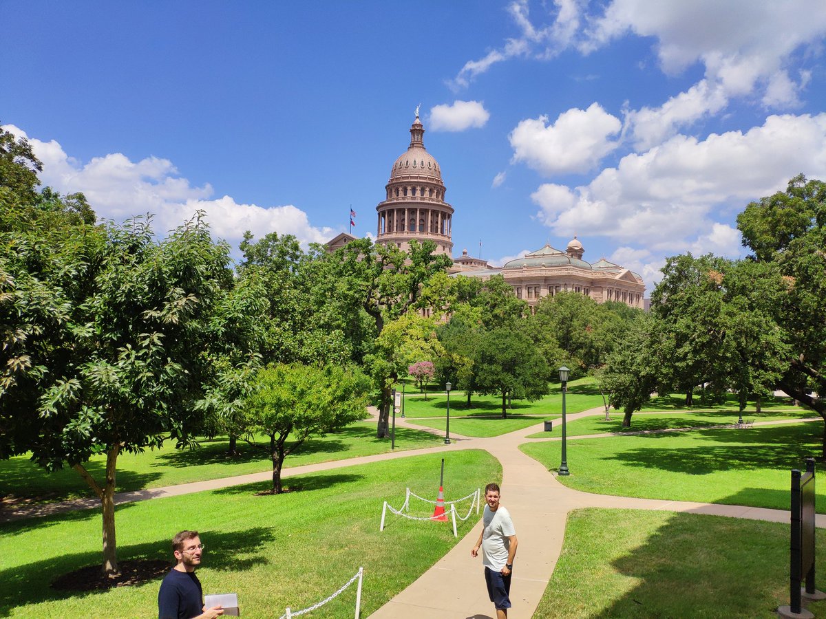 gody11's tweet photo. Tras el primer día en #Austin de turístico hoy toca ver al equipo de diseño de @IBMResearch en #IBMStudio me sorprendió gratamente ayer la ciudad, maravillosa aunque mucho calor!! https://t.co/SoWL5Uy9Xf