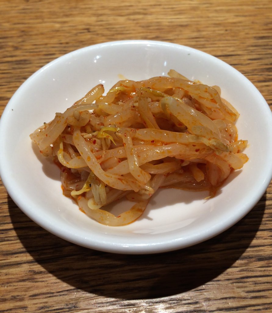 大学でヨット部だった時、部員16人で１日の食費が1000円だった。
たまーにみんなで一風堂に行って、ラーメンが来るまでの間、トッピング用の辛もやしを美味しい！っていって在庫を根絶やしにするほどこぞって食べてた。
その癖が未だに抜けない笑