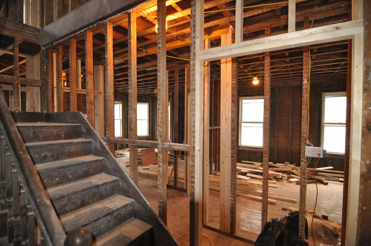 AlexandraMovesU's tweet photo. Here are the signs that a fixer-upper is worth it. https://t.co/5gZYmibrMX https://t.co/Fp0ueSjr13