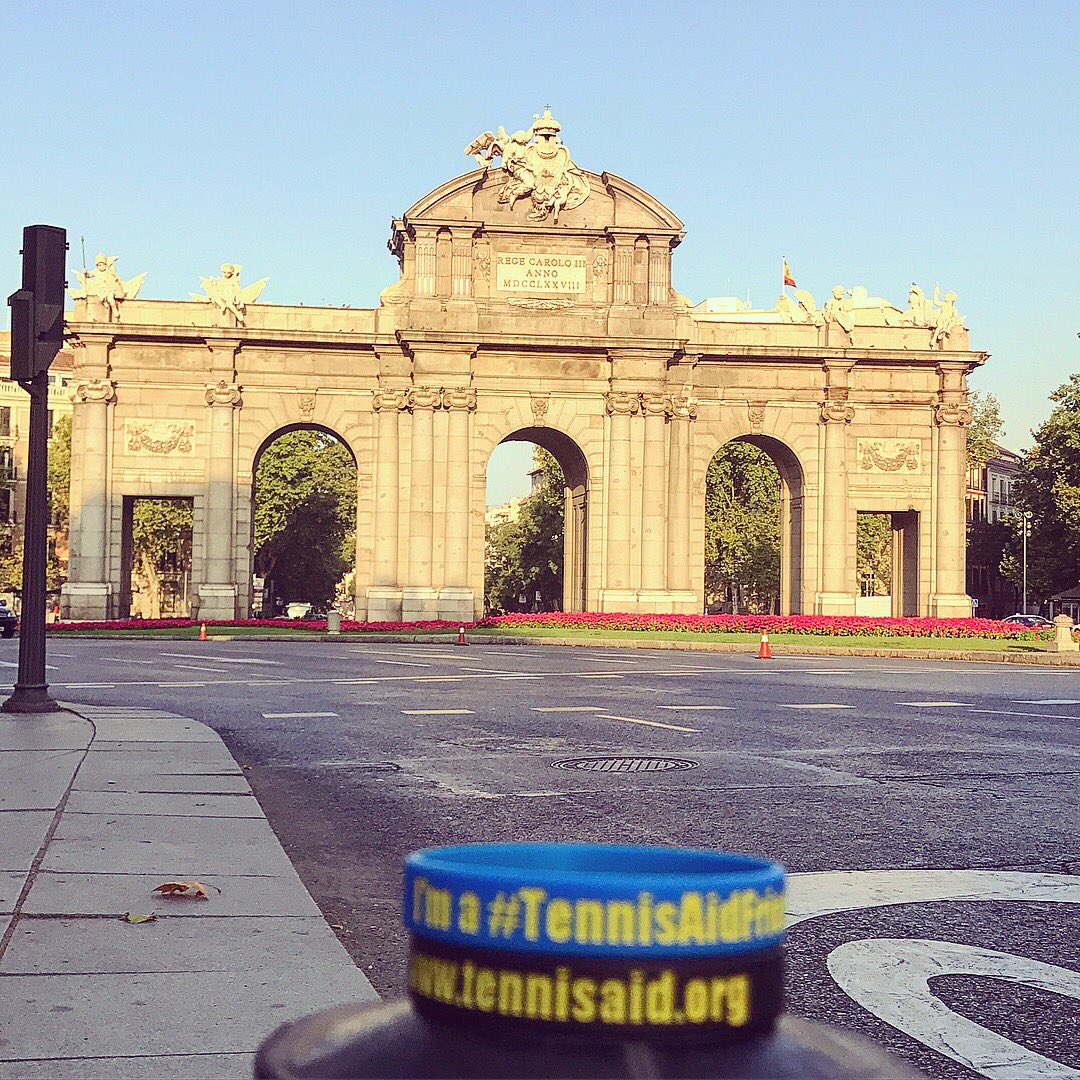 TennisAid1's tweet photo. La pulsera sigue paseando por Europa. 
Madrid🇪🇸✔️
Montélimar🇫🇷✔️
Liverpool🇬🇧✔️
#tennis #tennisaid #tennisaidfriends #magicbracelet #europe #spain #france #england #uk https://t.co/dlhmcdu3Hp