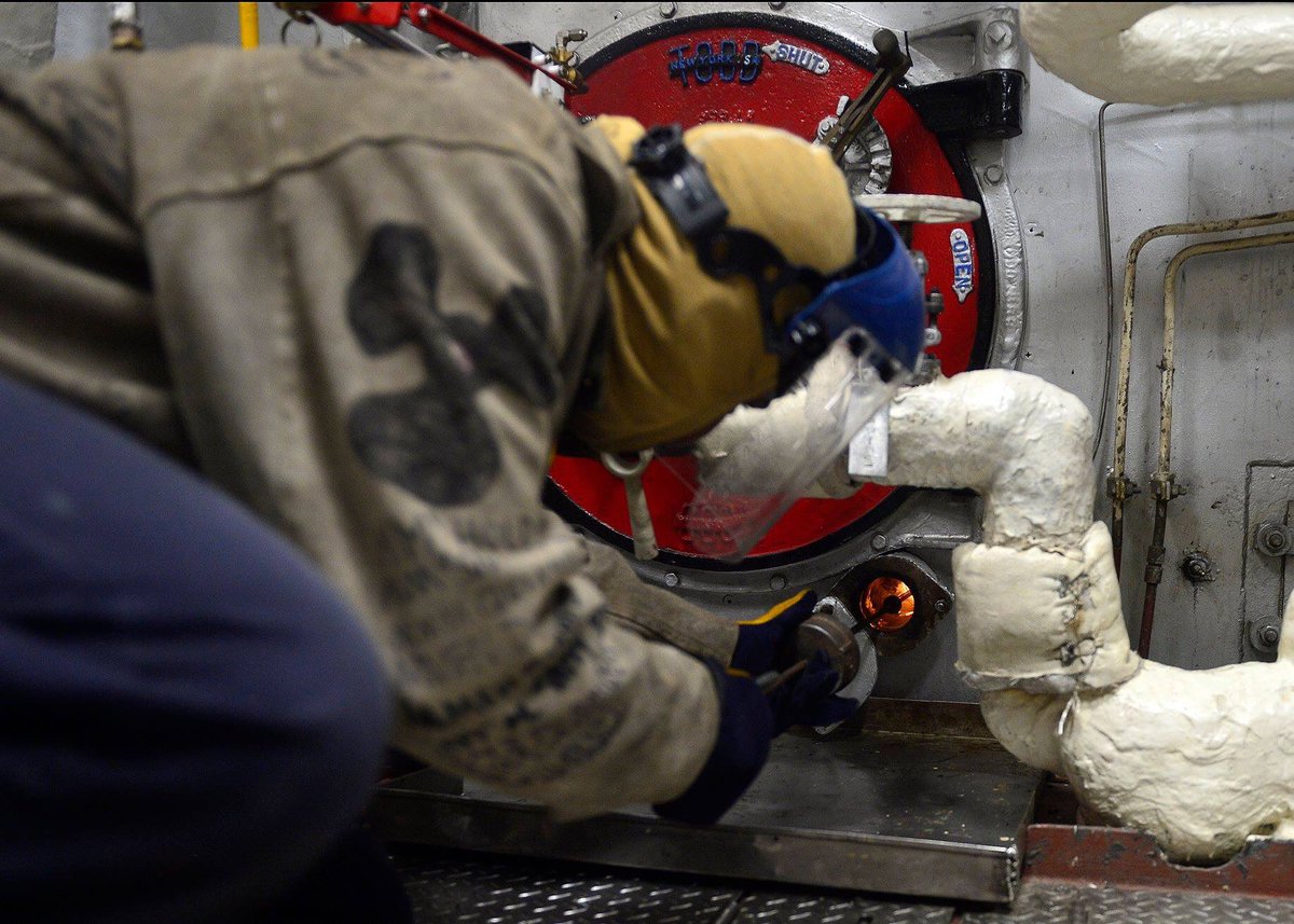 NavysFlagship's tweet image. FIRE IT UP! 

The Finest crew in the Fleet lights BLR&apos;s boiler once more. Full steam ahead, Blue Ridge is back in business. 

#Finestinthefleet #NavysFlagship