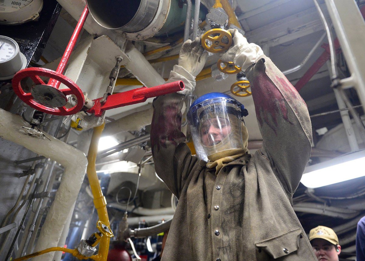 NavysFlagship's tweet image. FIRE IT UP! 

The Finest crew in the Fleet lights BLR&apos;s boiler once more. Full steam ahead, Blue Ridge is back in business. 

#Finestinthefleet #NavysFlagship