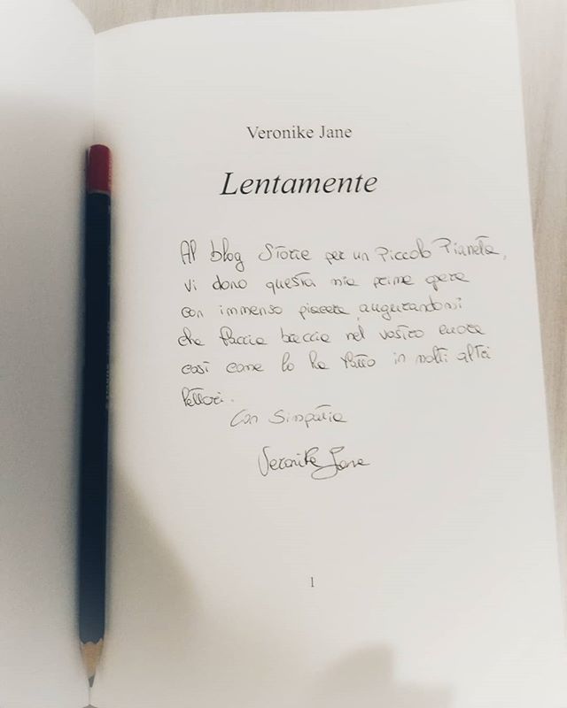 ✍️📕 La dedica di @nikeartproject alla mia copia del suo primo romanzo self: "Lentamente"!
•
ABSTRACT
Vanessa è l’ultima di quattro figli. Nasce e vive fino all’adolescenza in una famiglia legata a uno dei più famigerati boss della malavita siciliana, per via degli strett…