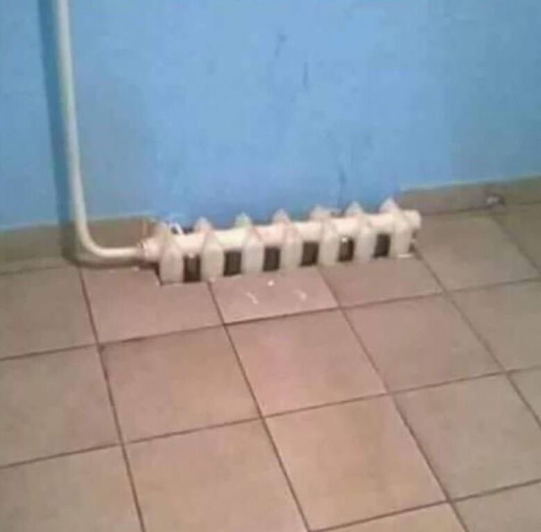 widtvoet's tweet image. Godin wilde dus vloerverwarming in de badkamer en had een paar offertes aangevraagd. Man wat zijn die gasten duur!

Gewoon even mijn Poolse mannetje gebeld en die deed het voor een schijntje. Wat zal ze opkijken als ze straks thuiskomt.