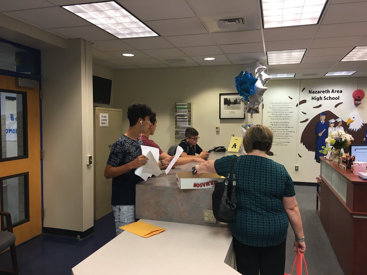 NASD712Director's tweet photo. And we’re up and running!!!! 🔵🦅📚 #FirstDay2018 https://t.co/L1Ody6KoHw