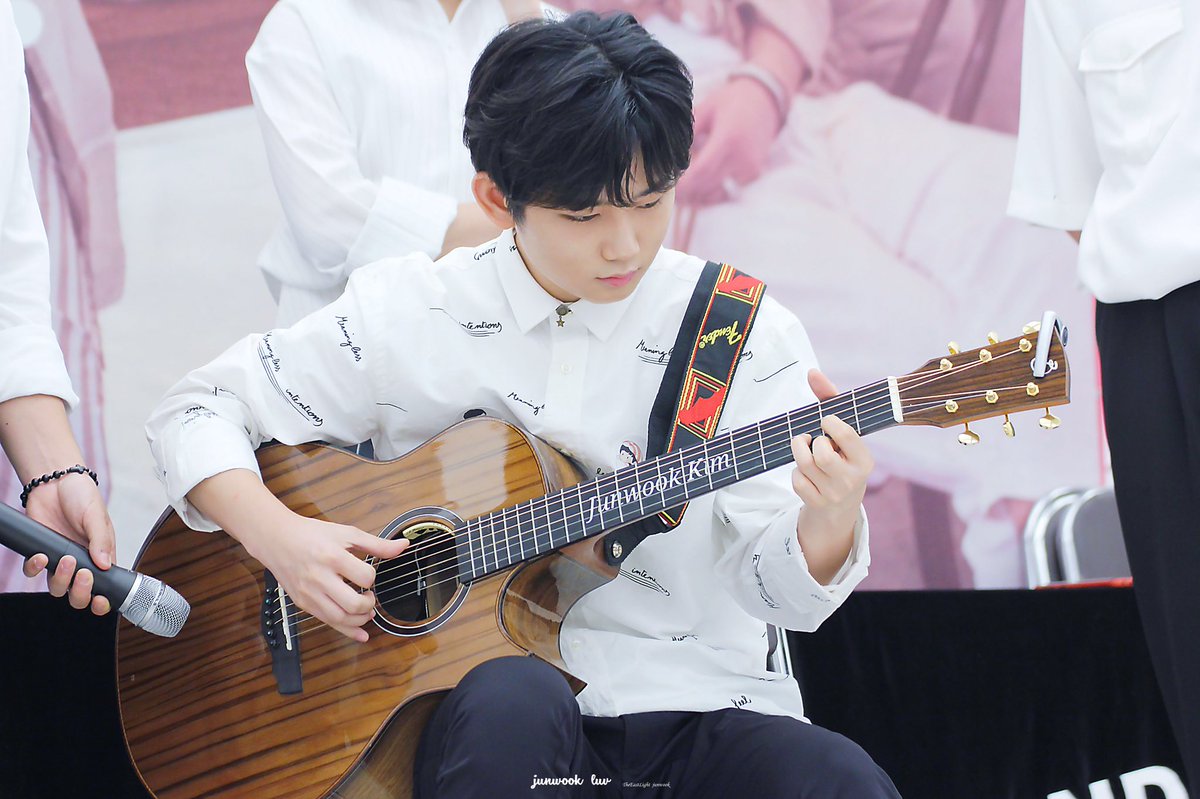 junwook_luv's tweet photo. 180721 부산 #준욱이와_영원히_함께해요 #김준욱 

https://t.co/qkZgf2YopM https://t.co/4vtzC4knsg