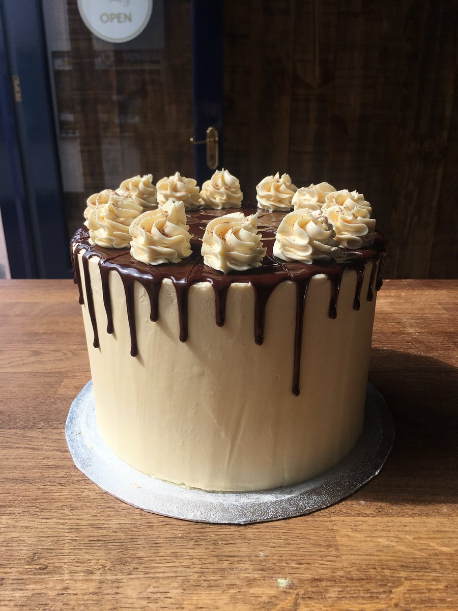 Opera cake! 🎶 definitely one of my favourite flavours! If you like coffee and chocolate definitely grab a slice!
#thelanebakery #dealkent #DealTown #operacake #coffee
