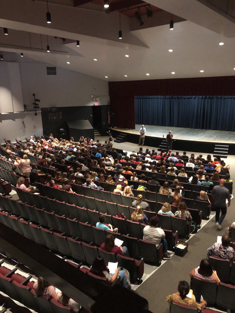 NCUHSLearns's tweet photo. And so it begins! Welcome class of 2022! https://t.co/IzqBUjUpqK