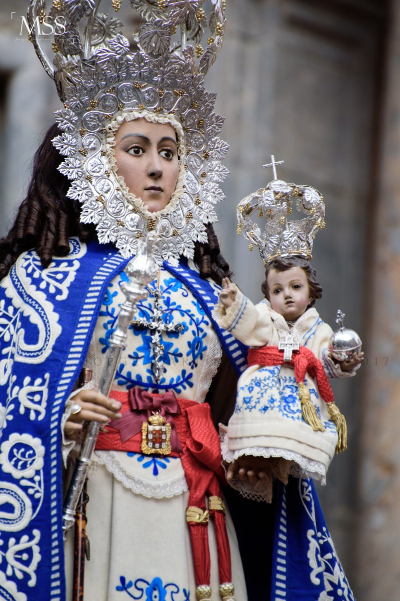¡Reina de los murcianos! Este jueves baja a nuestra Catedral. Siempre con Ella.

#LaMorenica