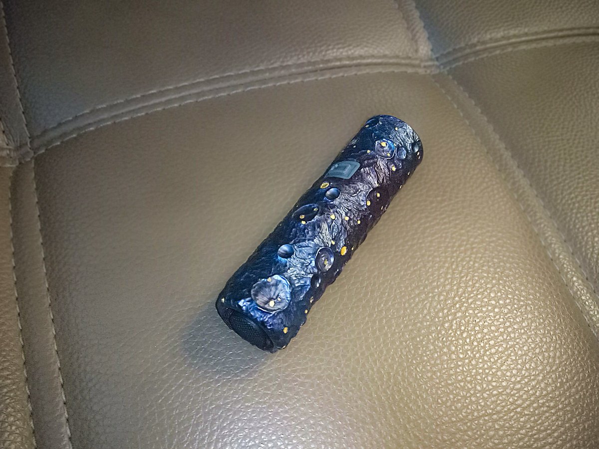 Lumintop Japan みんなのキーライト見せて ルミンちゃん自分が持っているキーライトはこちら 数年前 石川県加賀市の職人さんの作品 手創りのキーライト Lumintop 笹倉慎吾 流星 りゅうせい Mci 公開発売していないですが 同シリーズの流星mciiは