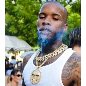 Suprema6C's tweet photo. Tory Lanez sort un clip. https://t.co/yNiWdHjnes https://t.co/IpWyuQEUGU