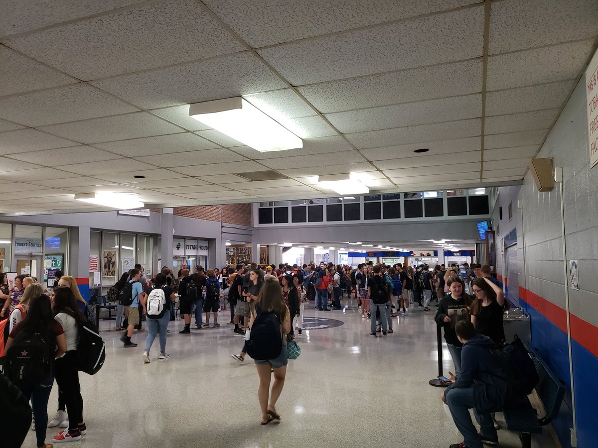 MHSTitans's tweet photo. #firstday2018 #backtoschool #excitedtobeaTitan Welcome back! https://t.co/IwQpd5AHXH