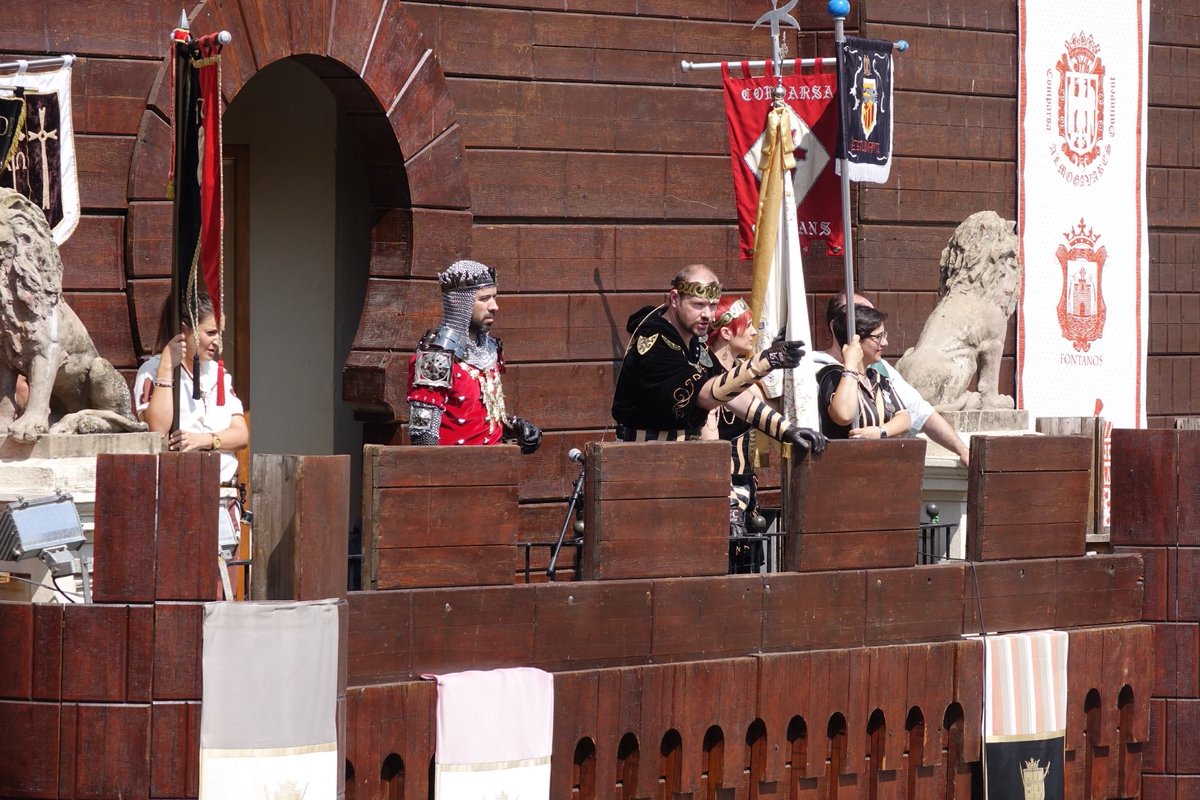 JaimePeris's tweet photo. #MiCOnti18 Les Ambaixades i la Desfilada final, donen hui Dilluns per conclosa la #SetmanaGran de les festes de Moros i Cristians d’Ontinyent. La jornada comença amb la batalla d’arcabusseria i l’ambaixada mora a càrrec de la comparsa Moros Marinos. #MorosiCristians #Ontinyent https://t.co/XRSS5aAcuJ