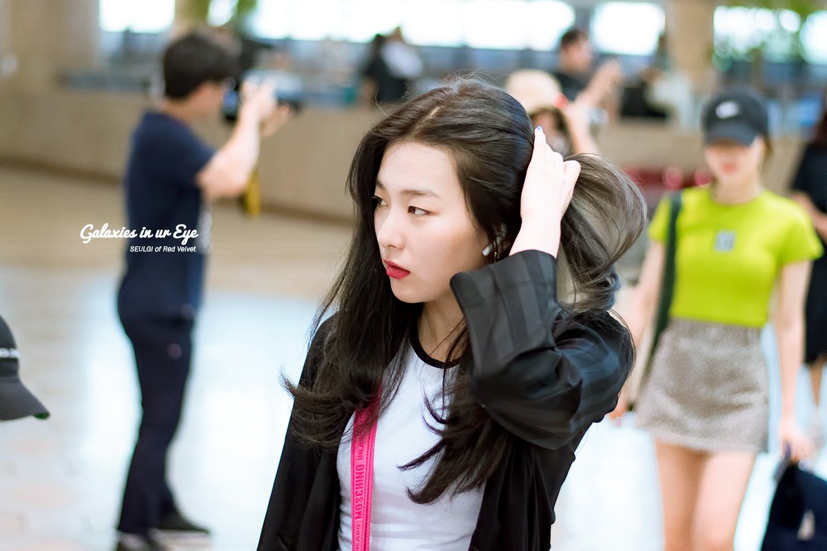 galaxiesinureye's tweet photo. 180825 GMP 출국 슬기

#레드벨벳 #RedVelevt
#슬기 #강슬기 #SEULGI 

https://t.co/i9wQEL5Is2
https://t.co/954gXP1ISq
https://t.co/2o2fPI26gT
https://t.co/4MkM77U7eQ https://t.co/qWe6dIU4GO