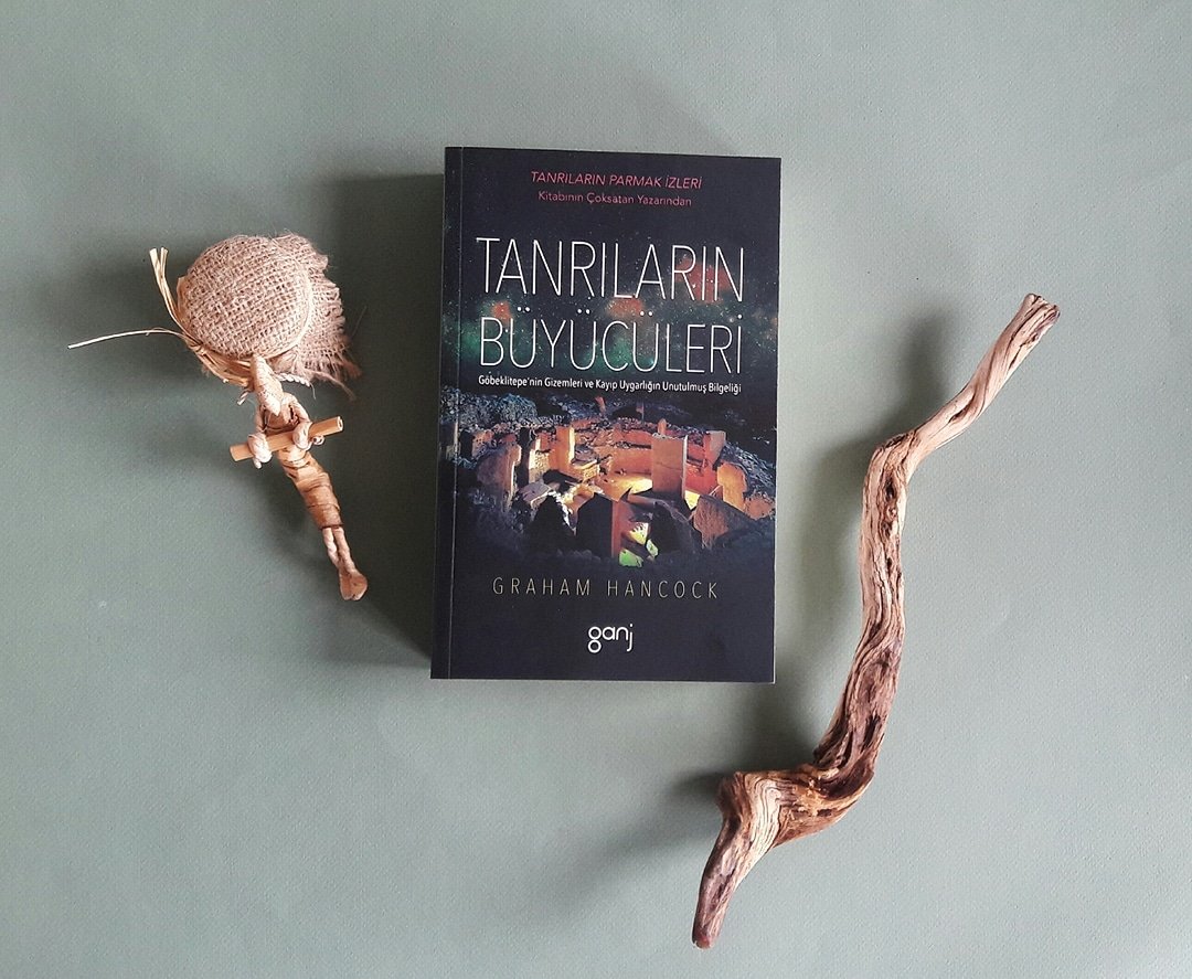 Buzul Çağı döneminde ortaya çıkan ve Atlantis’in çöküşüyle birlikte tarihe gömülen gelişmiş bir medeniyetin varlığını şüpheye yer bırakmayacak şekilde gözler önüne seren Tanrının Büyücüleri.

#ganjyayıncılık