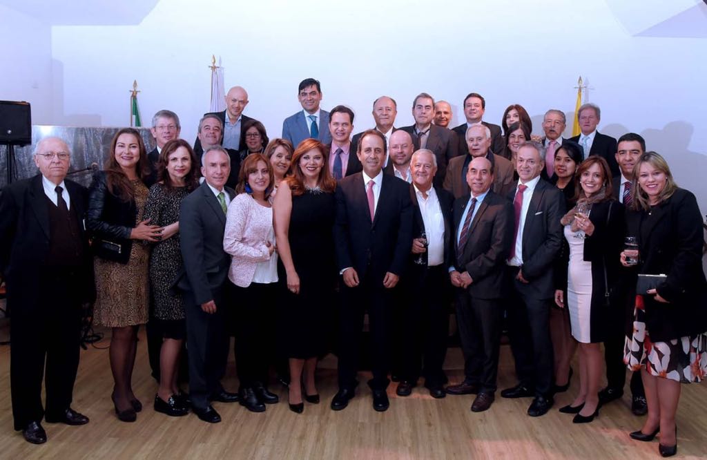 FabioAristiA's tweet photo. Gran orgullo pertenecer al gremio de la salud, seguiré siendo fiel sus principios éticos. Gracias @FOCCOLOMBIA https://t.co/CeFhBOr1g2