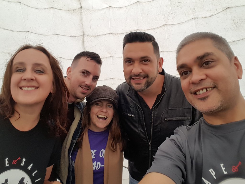 live_escape's tweet photo. We met @Damonscottalent from @BGT_UK when he played our mini escape room challenge at @RubyTuesdayT1 in his home town of Salisbury. Such a nice guy. #escapegame #timeforwiltshire #goodcause https://t.co/kq7yuKLzwG