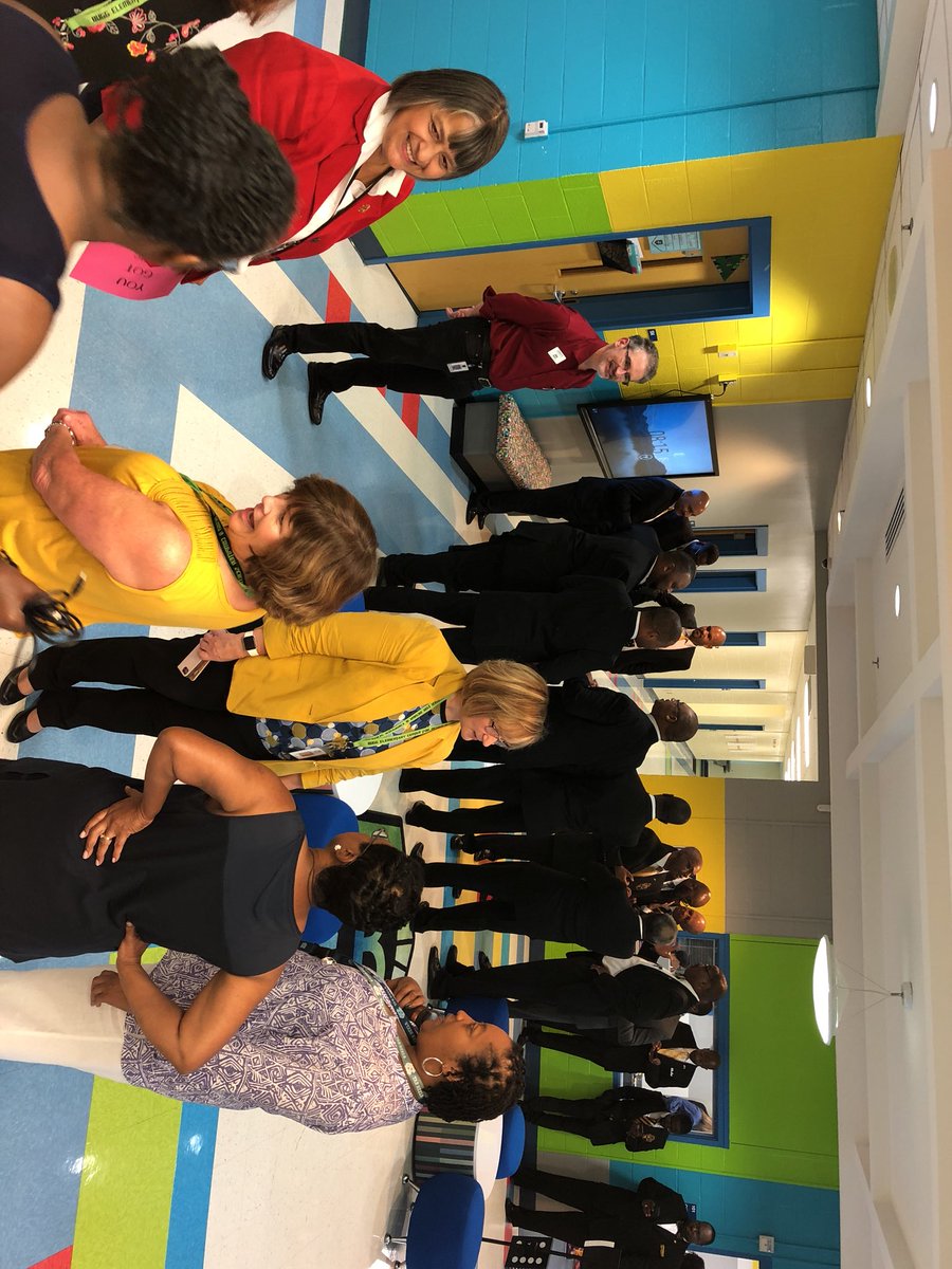 MsWalkerSalem's tweet image. You know it’s going to be a great year when all these wonderful people are taking time to welcome our students back to school today!! @BuggMagnet @cmoore90 @WCPSS #BuggByDesign
