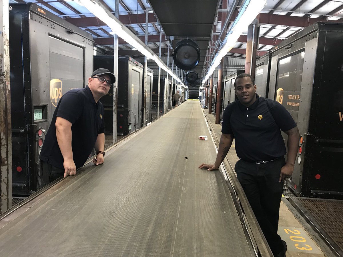malberni's tweet photo. HOM preload team making things happen this Monday morning! #CloseDoorPreload #TeamworkMakesTheDremWork @FloridaUPSers https://t.co/Ts2mkVMIYY