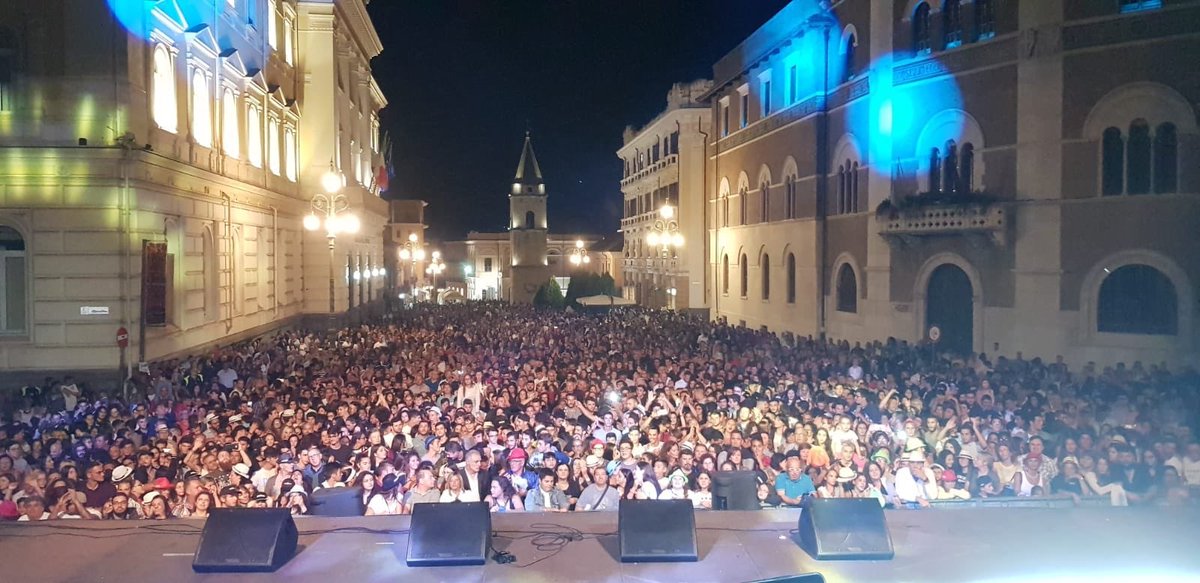 mauroww61's tweet photo. Last night 80 Festival #radiocompany #radio80 #beneventocittaspettacolo https://t.co/tw6SKGu6Rt