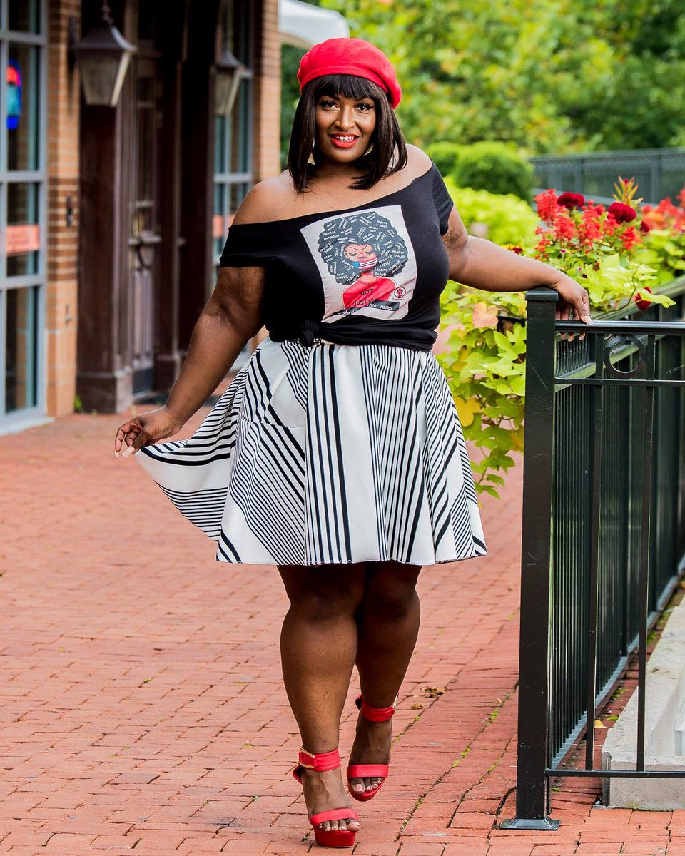 QueenMizzSable's tweet photo. Walking into #Monday like...😏 #gotjustice #custom #circleskirt @sewcuttingedj #model #red #plussizemodel #fashion #fashionista #MizzSablePlusModel https://t.co/SGl3OjwYPN