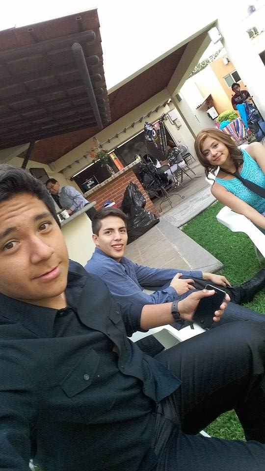 N40om1's tweet photo. Mis gordos amigos de graduación #amigos https://t.co/dL5tvT8Yia