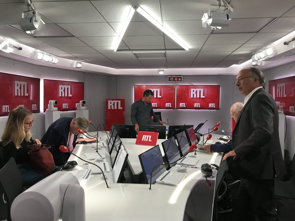 RTL_presse's tweet photo. 🔴 #RTLInside : @onrefaitlemonde est aussi de retour ce soir ! Bonne rentrée à @anacol @yvesthreard @AlainDuhamel @nicodomenach ! https://t.co/p1X4TFjWRs