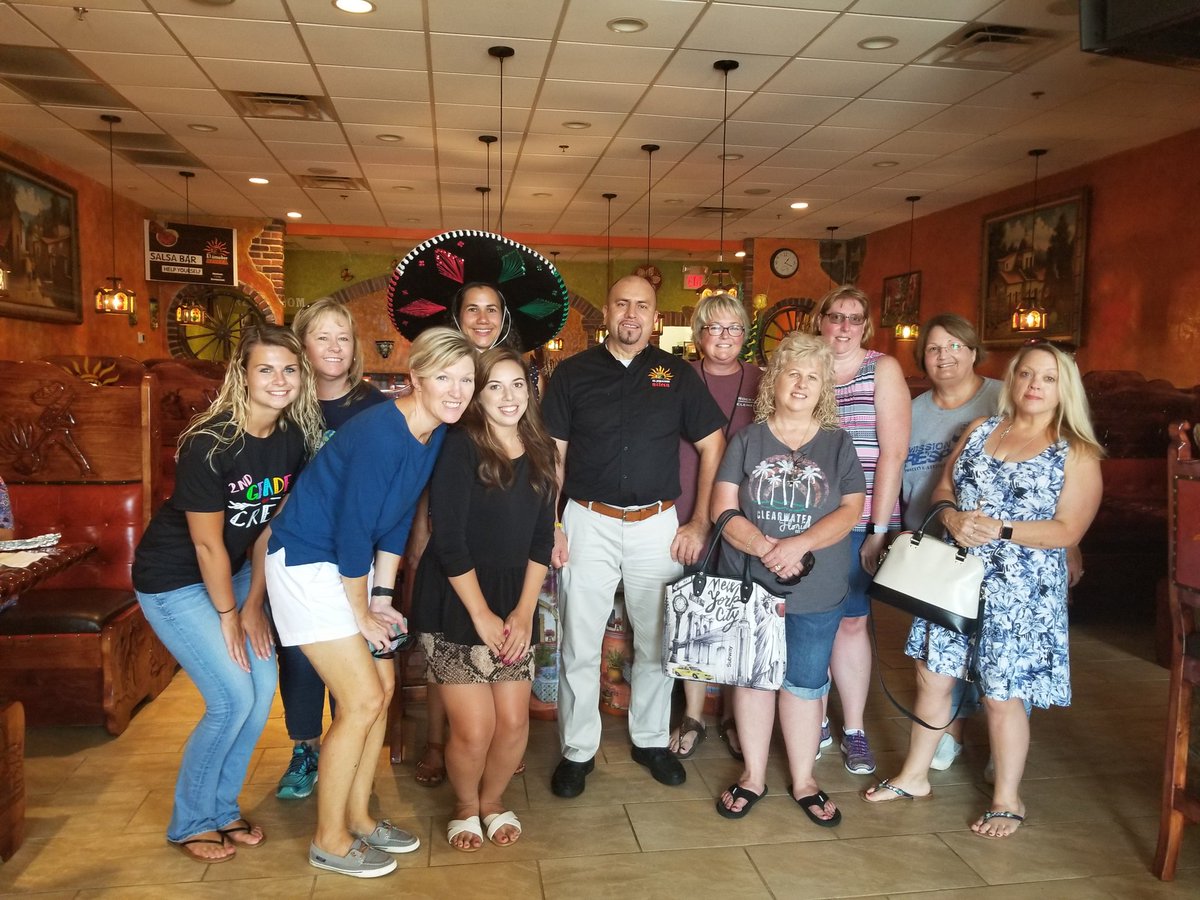 KaitlinMcelvain's tweet photo. Our strength will grow through community!  #ElJimador #rr_bulldogs https://t.co/wX6wLe5SjD