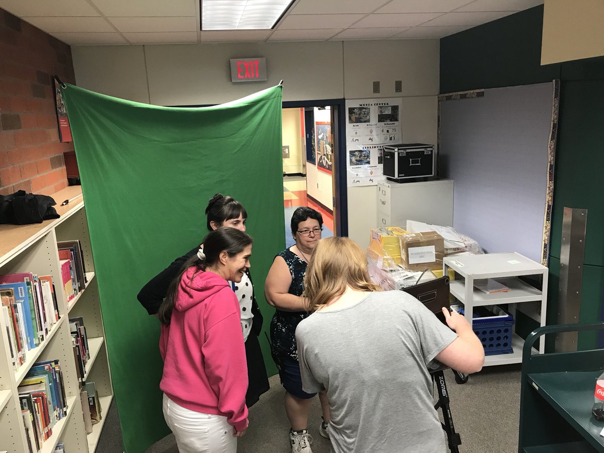 Demetrickwhite1's tweet image. Pre-duty. Green screen time. @MrsKroon #huskylearning #pawesome