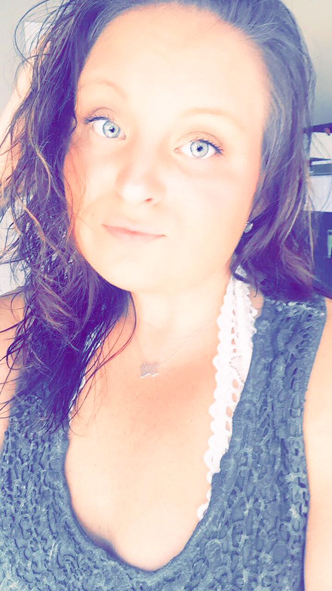 brittnicole0717's tweet photo. Waiting on a woman, so why not take a selfie 🖤🌻@Lo_Lo1709 https://t.co/HRQTtE4lwh