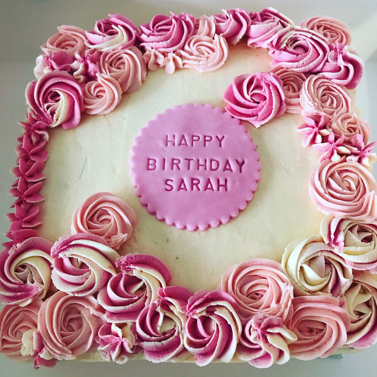 limesbakery's tweet photo. #vegan #cake #lemonandelderflower #birthday #limescakesandcatering #windsor #hampshire #berkshire #surrey https://t.co/gPapJfOztV