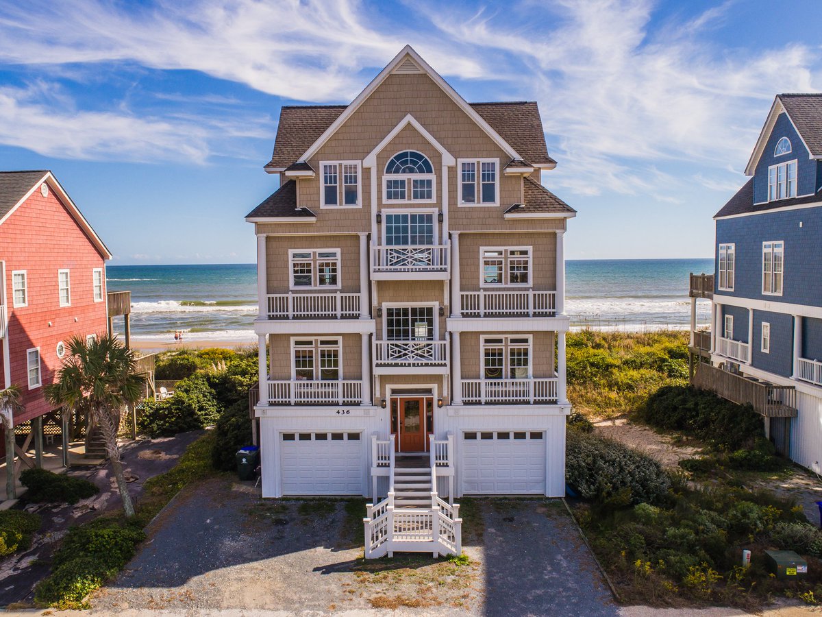 Landmark_SIR's tweet photo. #AnotherSoldListing | 436 New River Inlet | List Price: $1,000,000

We are pleased to announce the sale of this magnificent oceanfront home in North Topsail Beach! https://t.co/KnlBTDbLMG