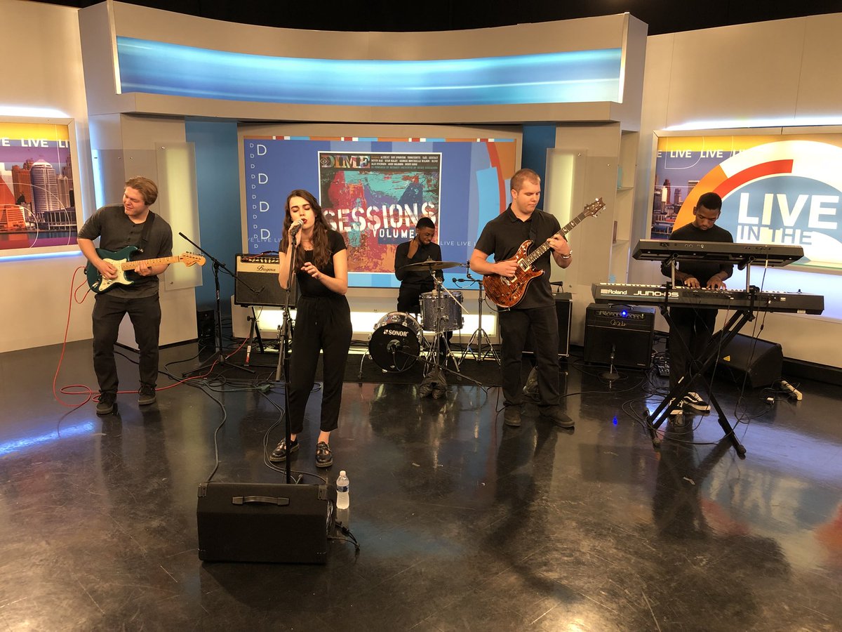 4LiveInTheD's tweet photo. Today for Music Monday we showcased @allyevenson a student from @DIME_DETROIT.
-
To see the full performance head to our Facebook page @4liveinthed. https://t.co/fP9MlO46T7